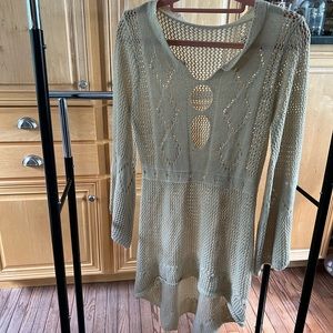 Medium swim cover up